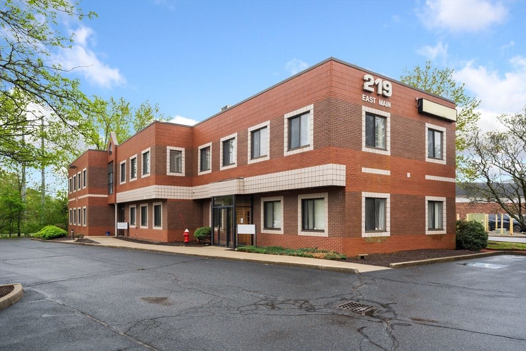 Exterior, Facade, Brick Facade, Rowhouse