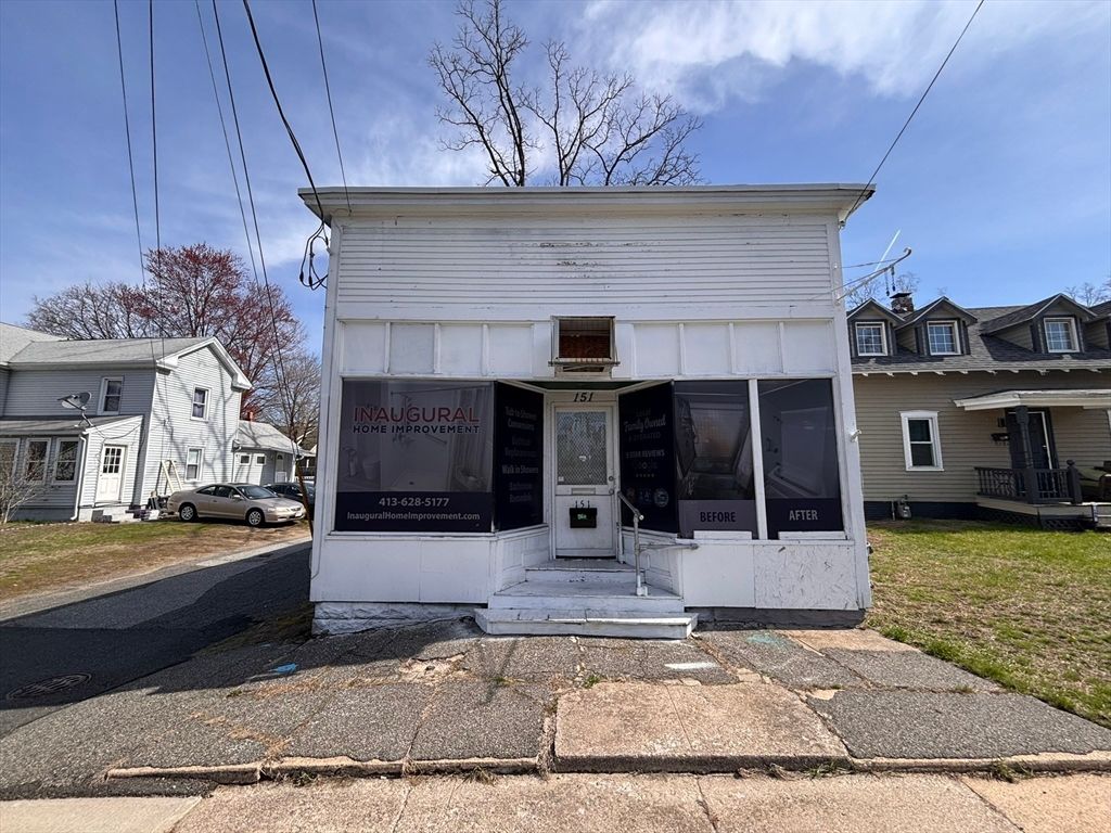 Exterior, Facade, American Foursquare