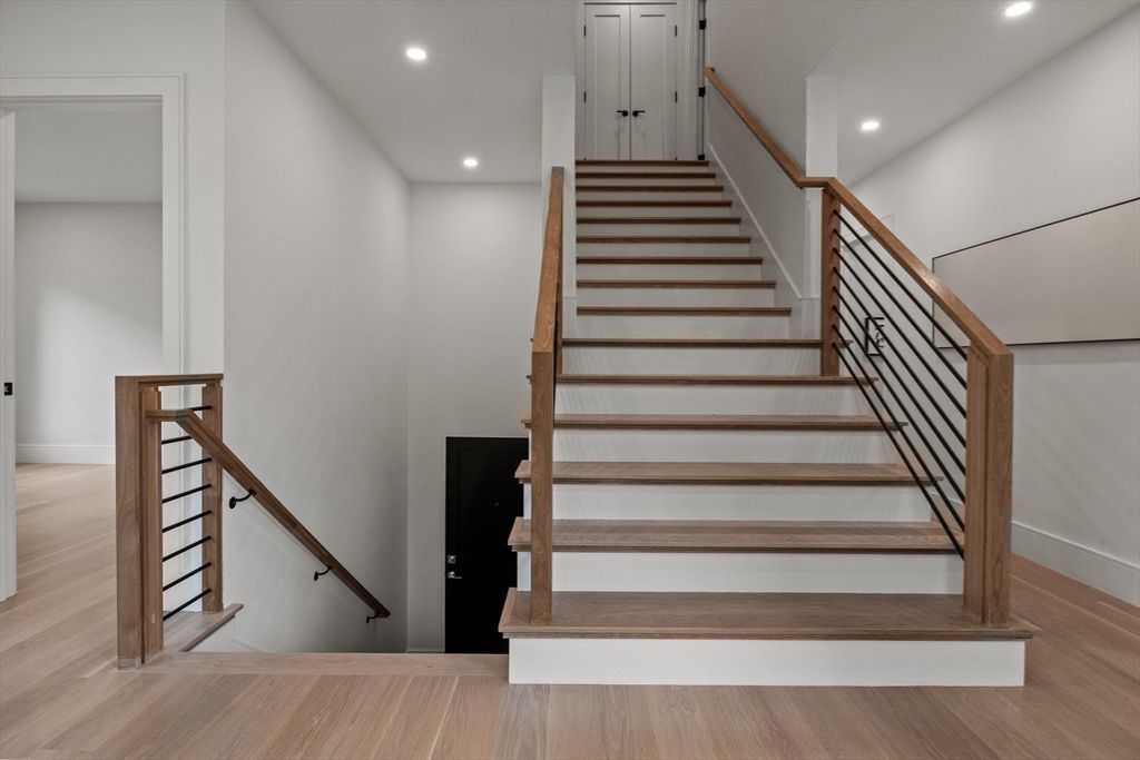 Interior, Recessed Lighting, Wood Texture Flooring