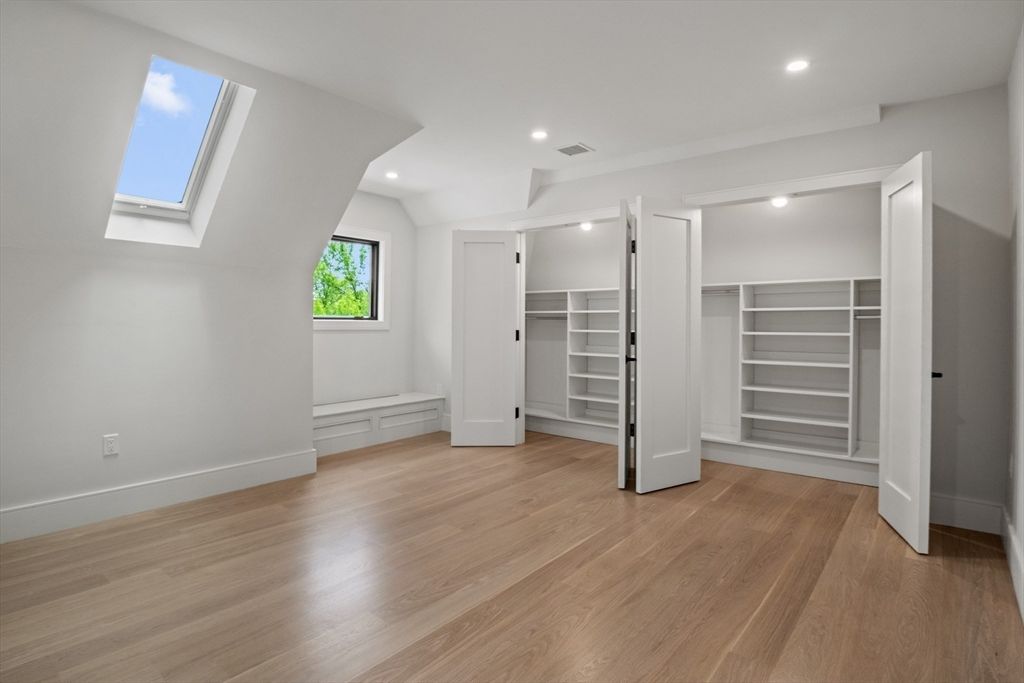 Empty room, Interior, Recessed Lighting, Walk-in Closets, Wood Texture Flooring