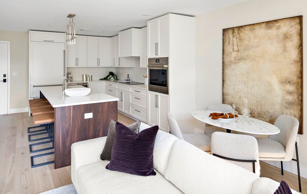 Dining room, Interior, Kitchen, Pendant Lights, Recessed Lighting, Wood Texture Flooring