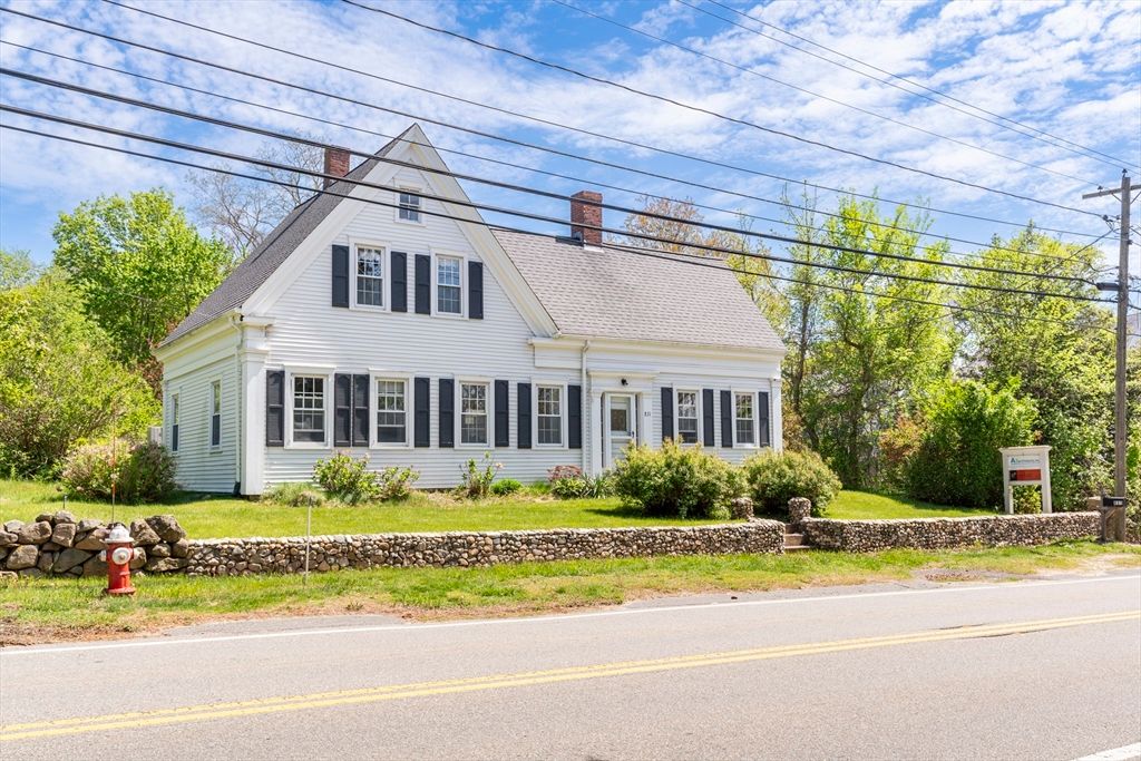 Exterior, Facade, Farmhouse