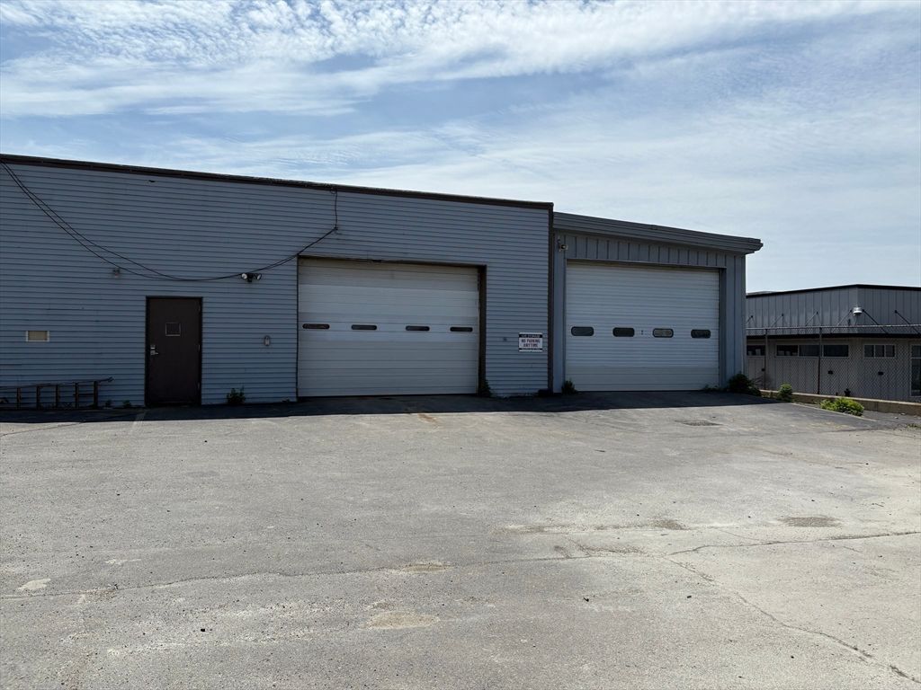 Detached Garage, Exterior