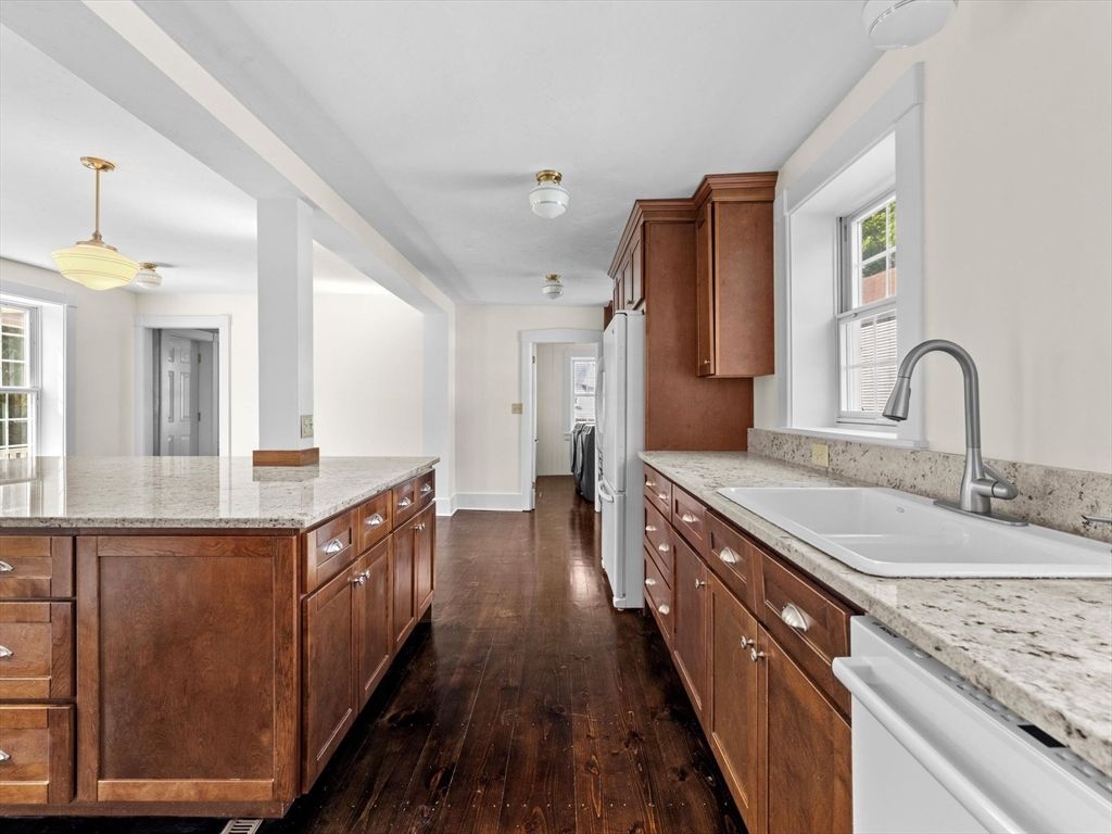 Interior, Kitchen, Pendant Lights, Wood Texture Flooring