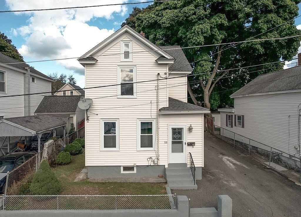 Exterior, Facade, Queen Anne Victorian