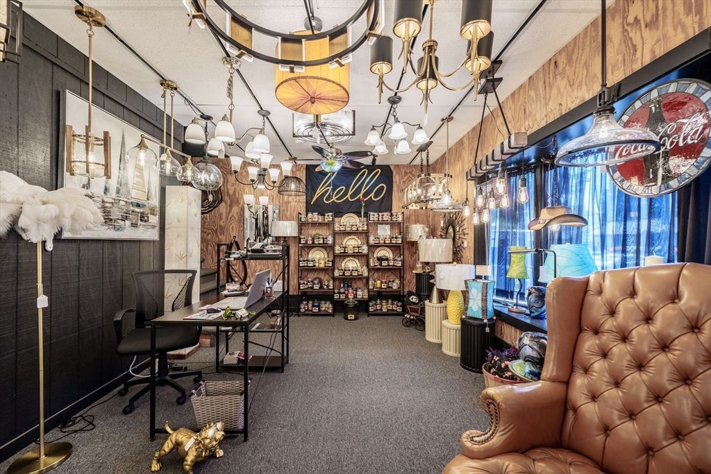 Home Office, Interior