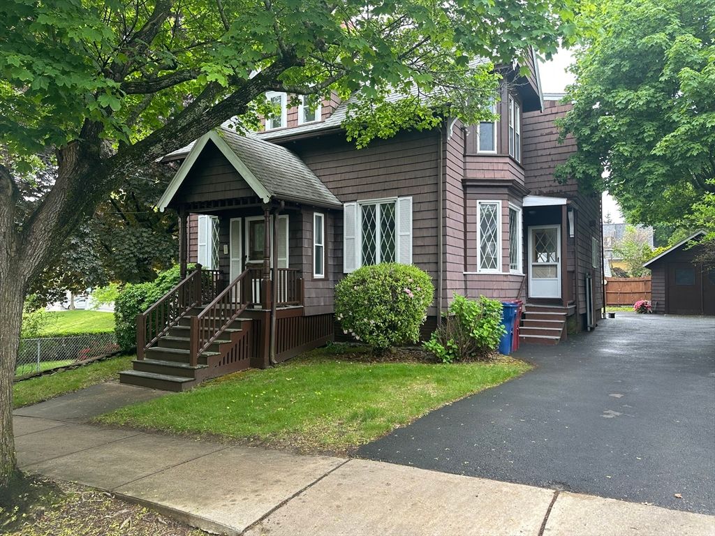Exterior, Facade, Queen Anne Victorian