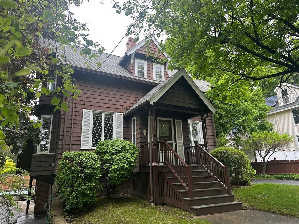 Exterior, Facade, Queen Anne Victorian