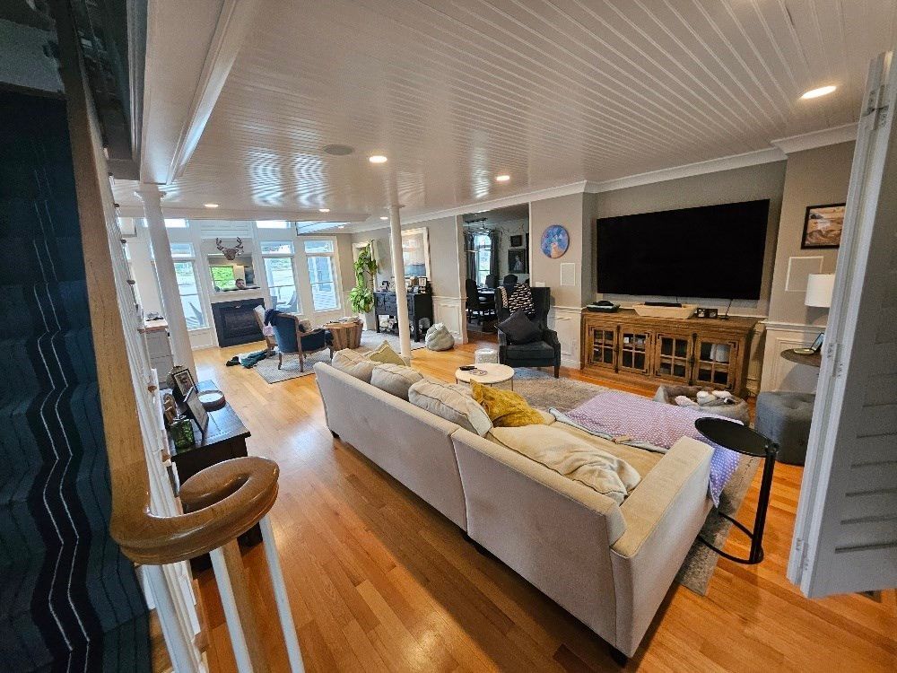Interior, Living room, Recessed Lighting, Wood Texture Flooring