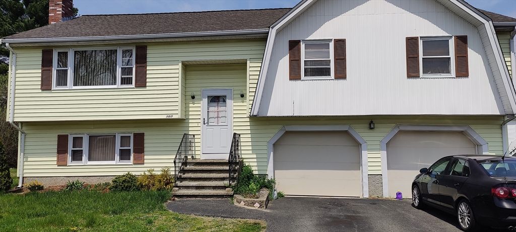 Attached, Exterior, Facade, Raised Ranch