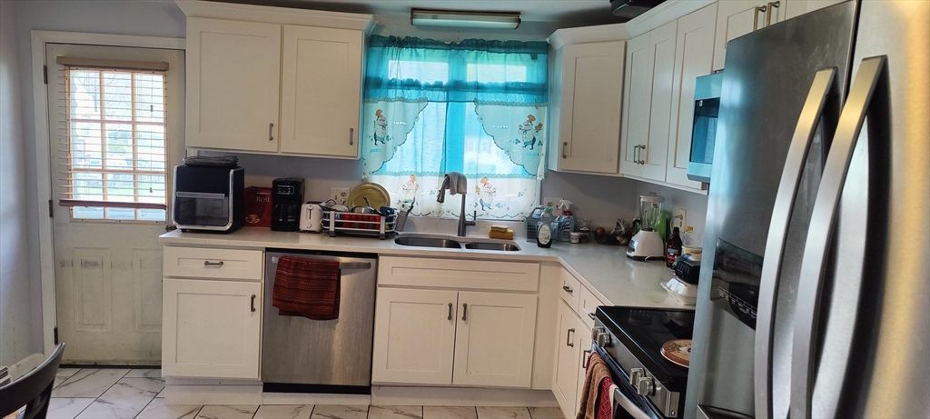 Interior, Kitchen, Marble, Stainless Steel Appliances