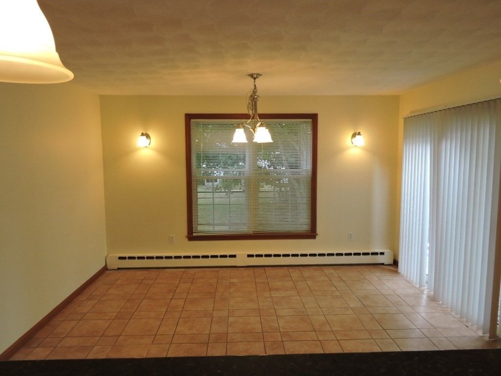 Empty room, Interior, Pendant Lights