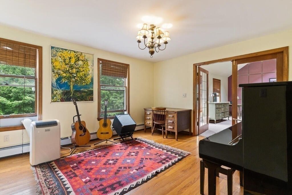 Chandelier, Dining room, Interior, Piano, Wood Texture Flooring