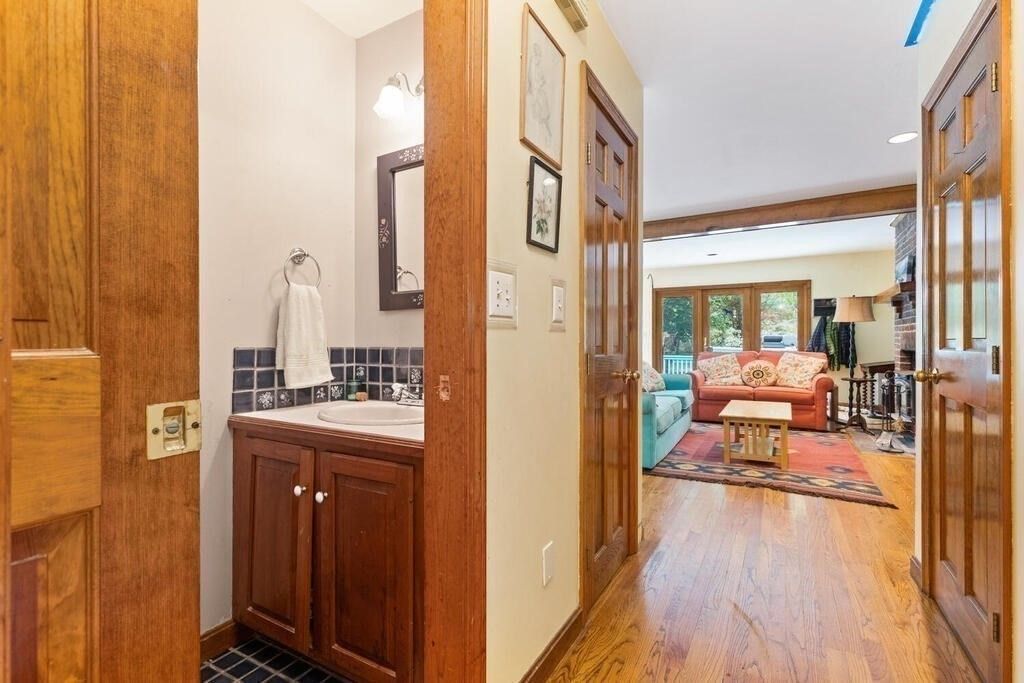 Bathroom, Interior, Living room, Recessed Lighting, Wood Texture Flooring