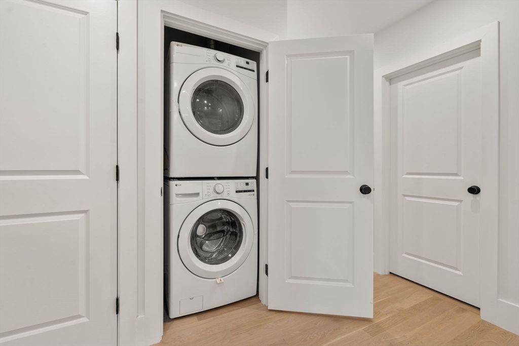 Interior, Utility Closets, Washer, Wood Texture Flooring