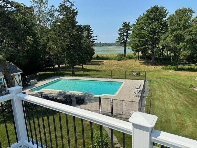 Exterior, Pool, Water