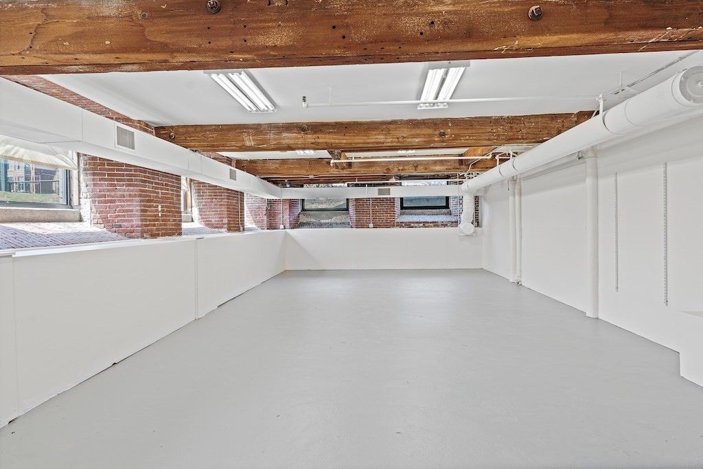 Garage, Interior, Wooden Beams