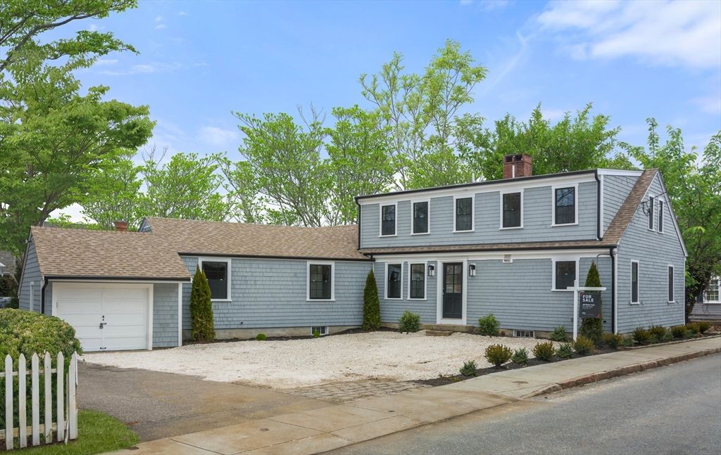 Attached, Exterior, Facade, Cape Cod