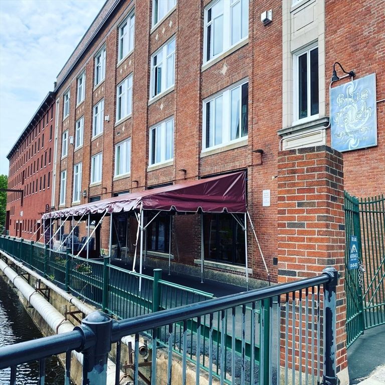 Exterior, Facade, Brick Facade, Rowhouse