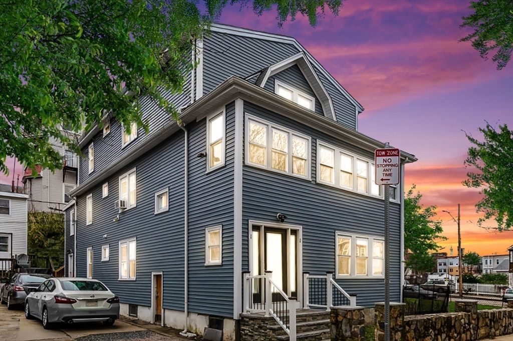 Exterior, Facade, Queen Anne Victorian