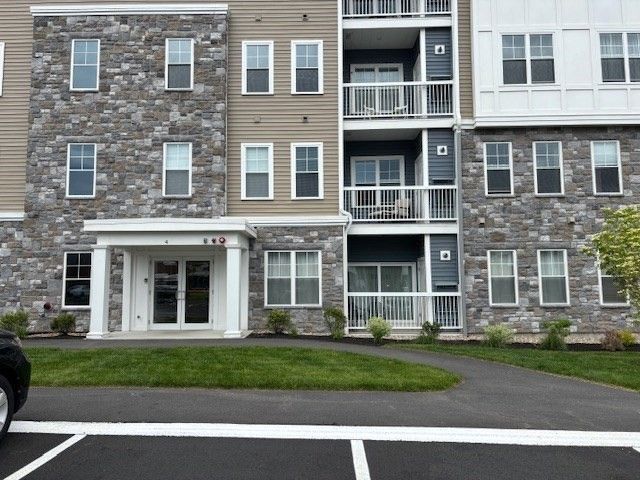 Exterior, Facade, Rowhouse