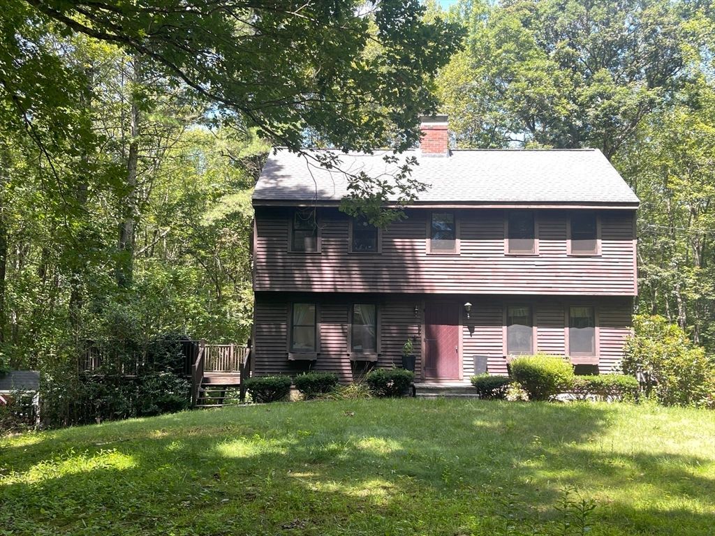 Exterior, Facade, Raised Ranch