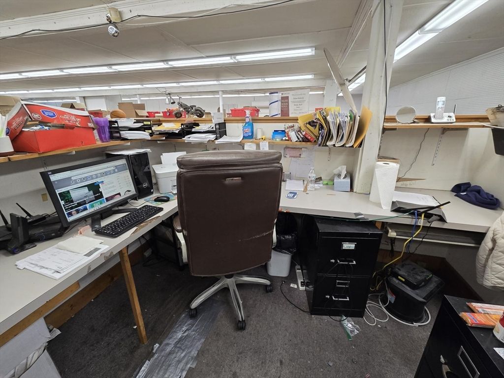 Home Office, Interior