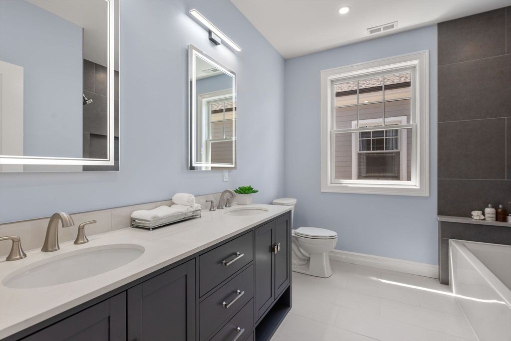 Bathroom, Dual Sink Vanities, Interior, Recessed Lighting