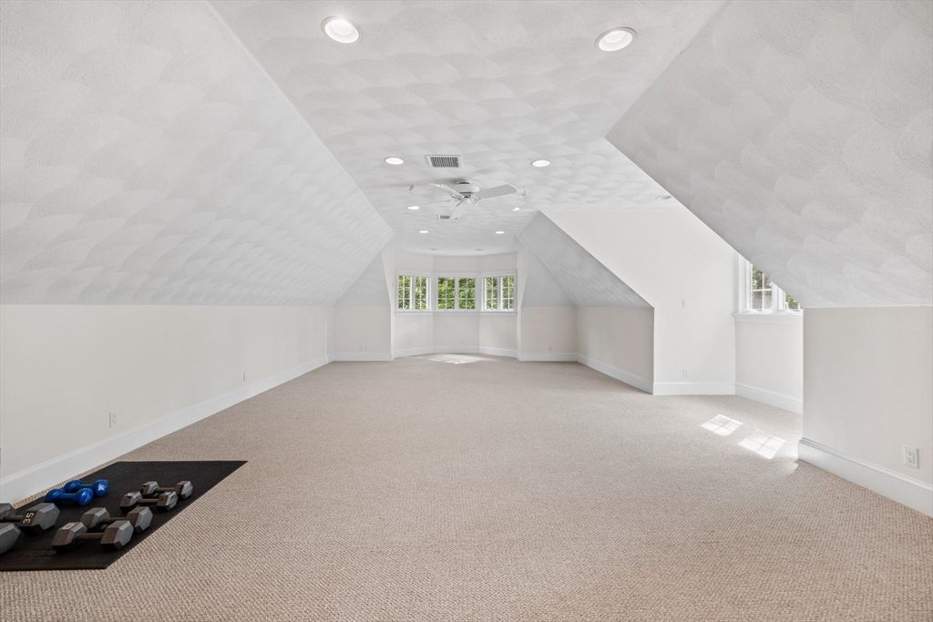 Empty room, Fitness Equipment, Interior, Recessed Lighting
