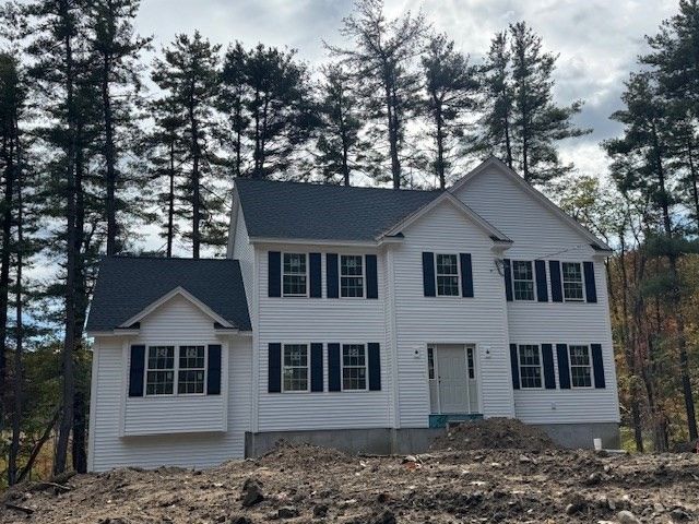 Attached, Exterior, Facade, Farmhouse