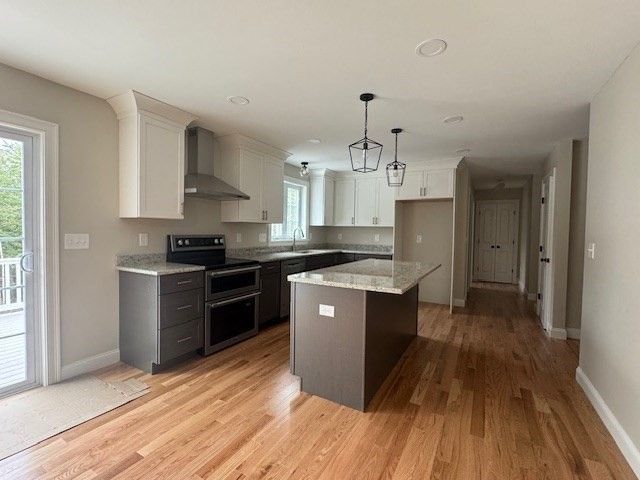 Interior, Kitchen, Pendant Lights, Recessed Lighting, Wood Texture Flooring