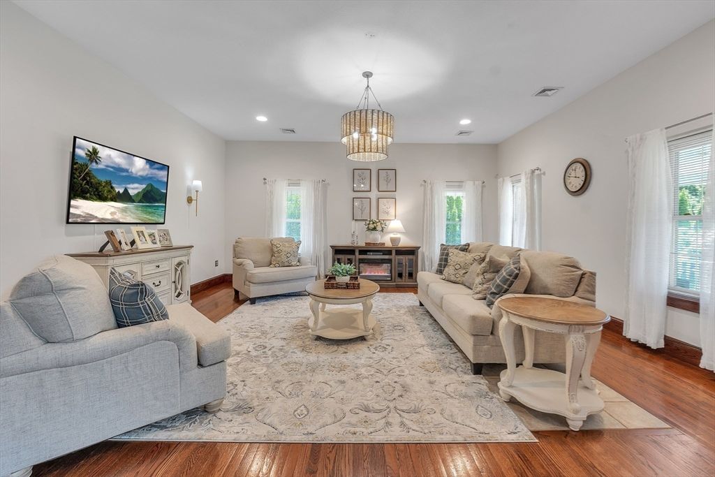 Chandelier, Interior, Living room, Pendant Lights, Recessed Lighting, Wood Texture Flooring