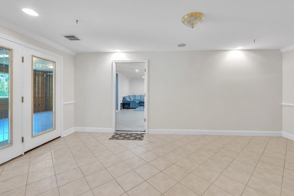 Empty room, Interior, Recessed Lighting