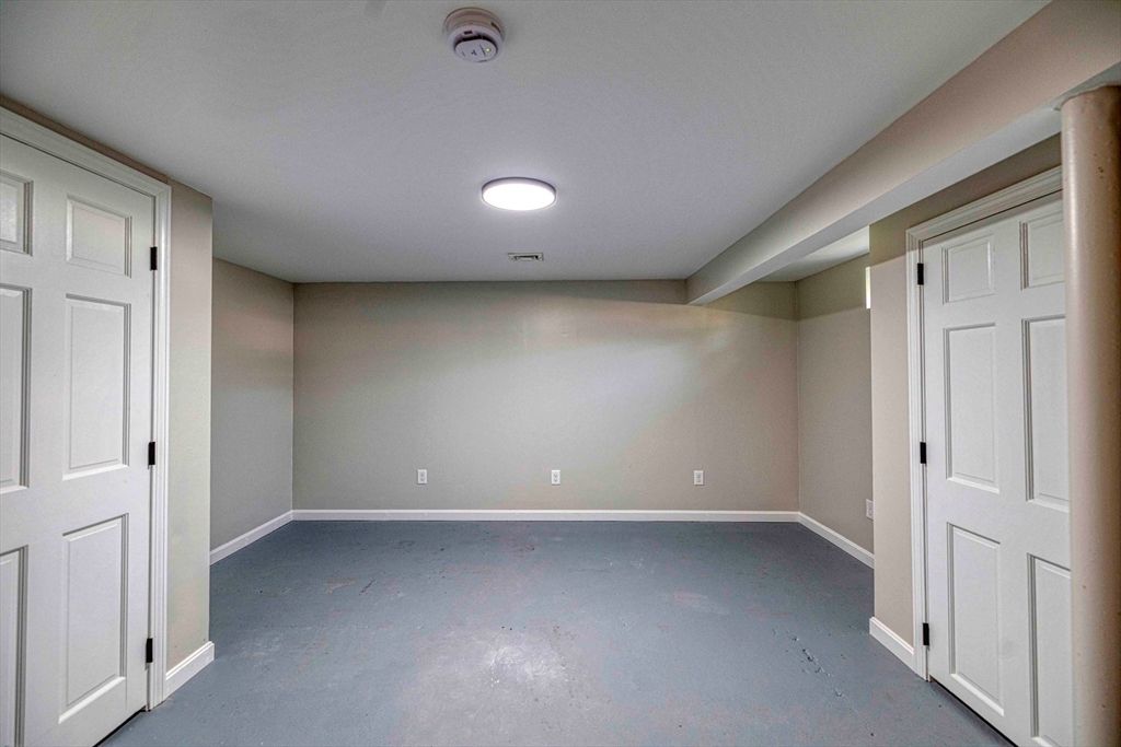 Empty room, Interior