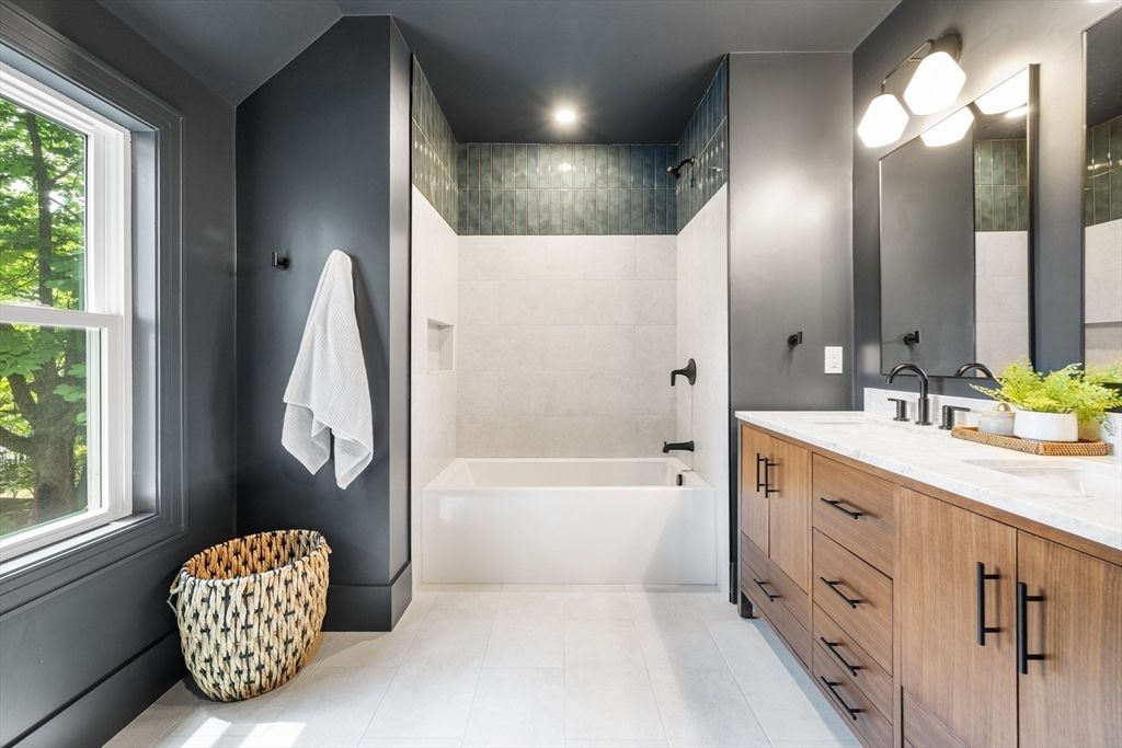 Bathroom, Dual Sink Vanities, Interior, Recessed Lighting