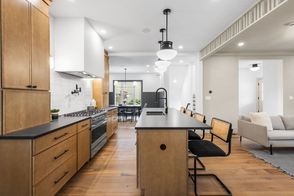 Dining room, Interior, Kitchen, Living room, Pendant Lights, Recessed Lighting, Stainless Steel Appliances, Wood Texture Flooring