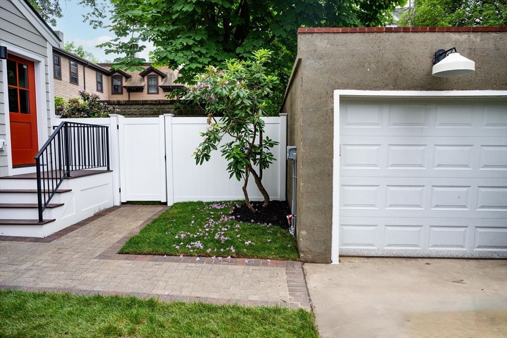 Detached Garage, Exterior