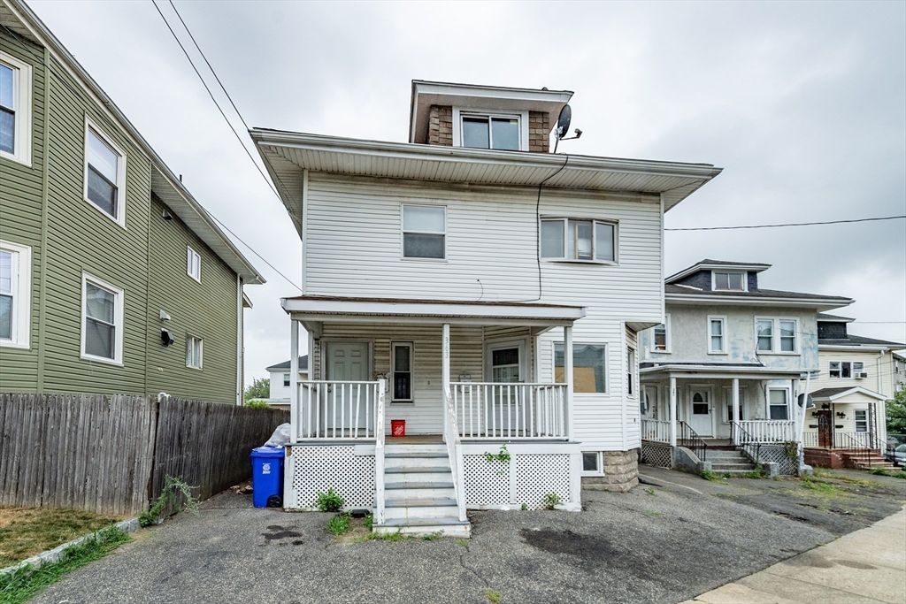 Exterior, Facade, American Foursquare