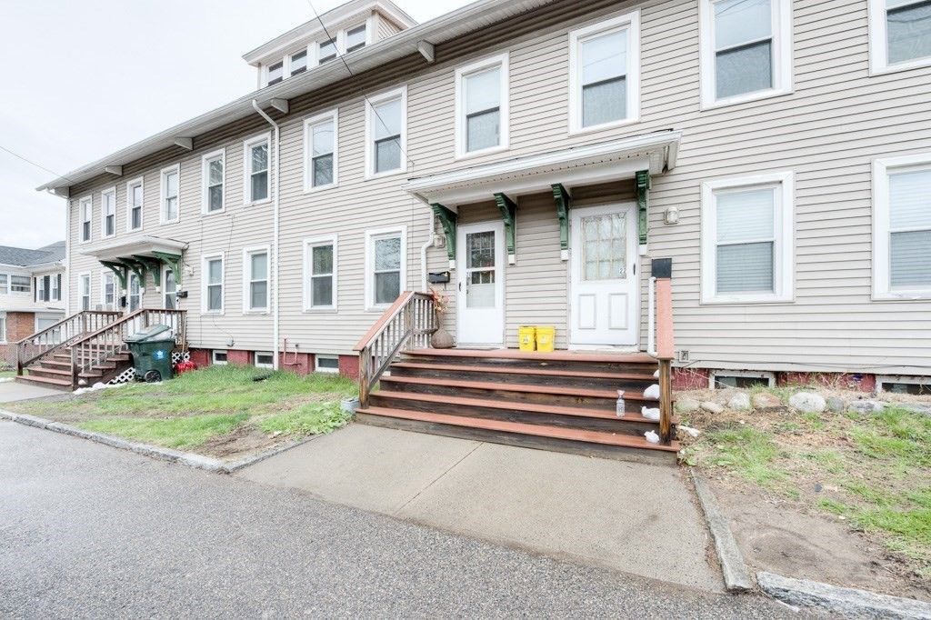 Exterior, Facade, Rowhouse