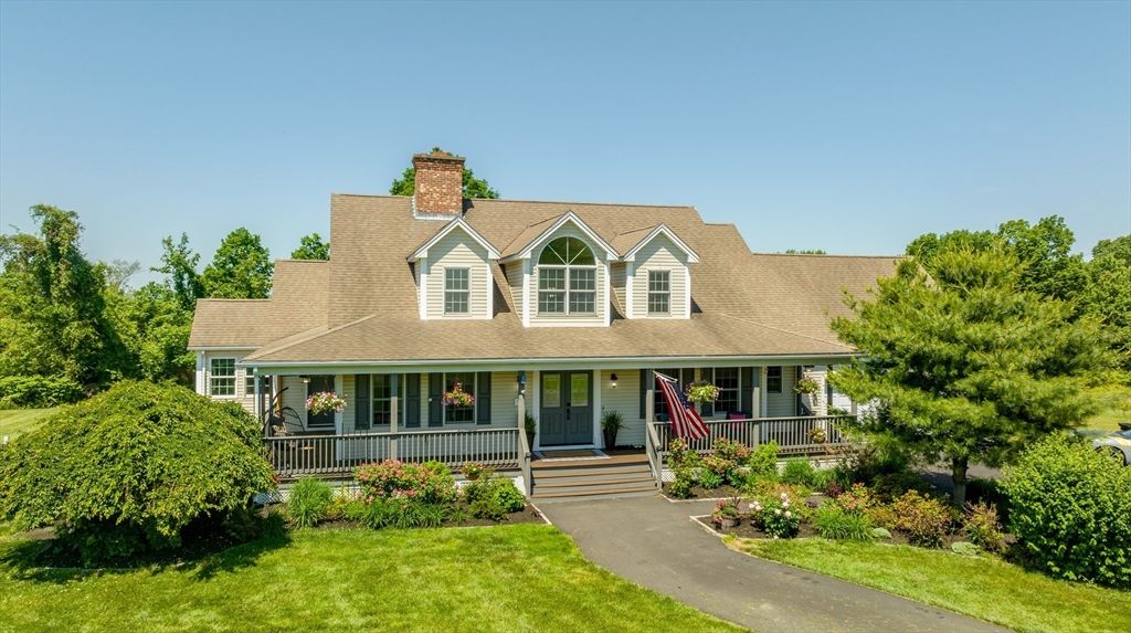 Backyard, Exterior, Facade, Cape Cod