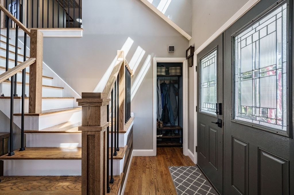 Interior, Walk-in Closets, Wood Texture Flooring