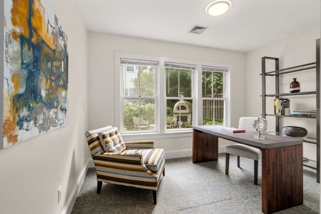 Home Office, Interior