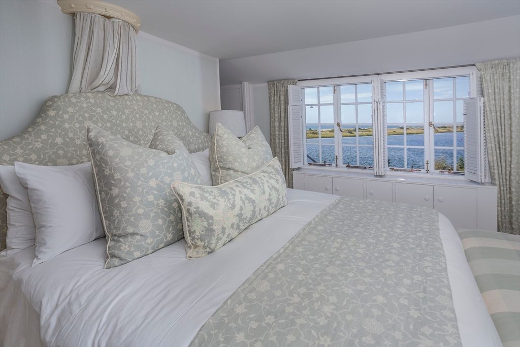 Bedroom, Interior, Water