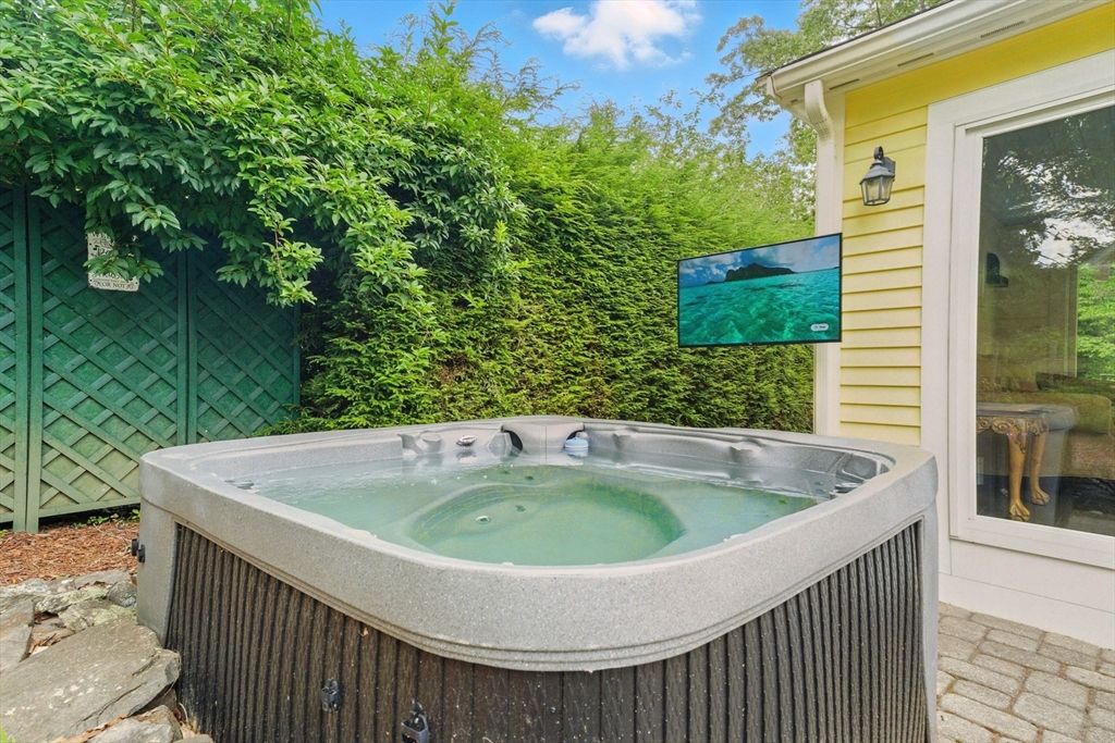Exterior, Hot Tub