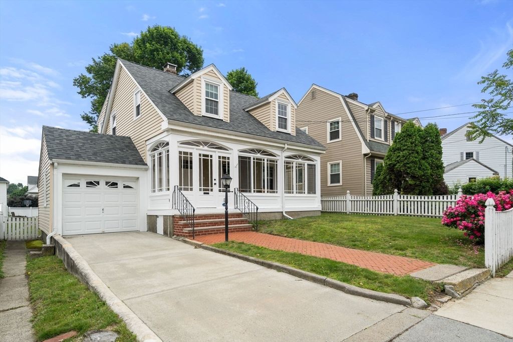 Attached, Exterior, Facade, Cape Cod