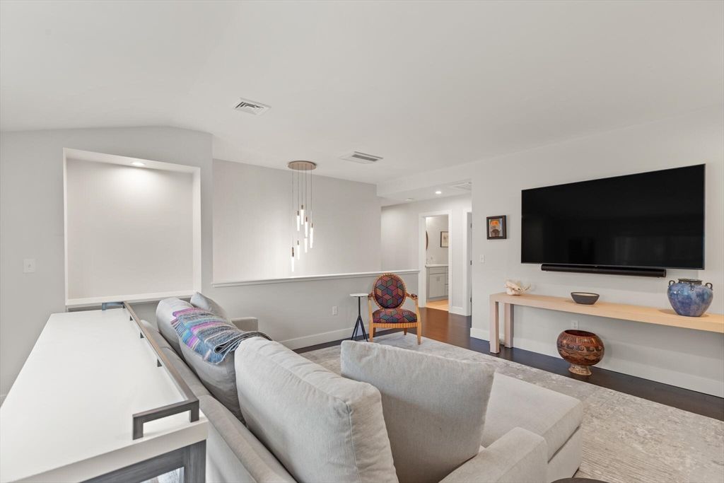 Interior, Living room, Pendant Lights, Recessed Lighting, Wood Texture Flooring