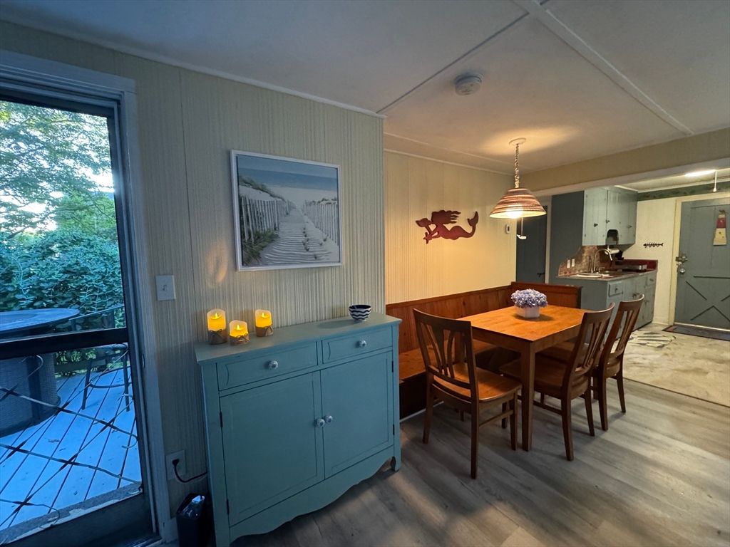 Dining room, Interior, Kitchen, Pendant Lights, Wood Texture Flooring