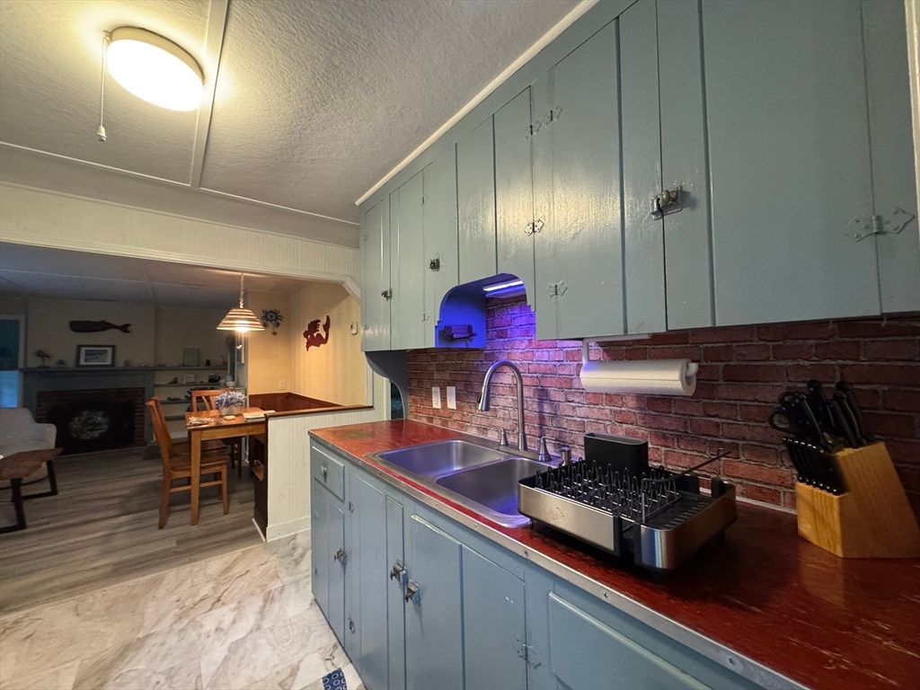 Dining room, Interior, Kitchen, Marble, Pendant Lights, Stone Walls