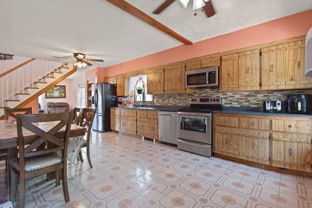 Dining room, Interior, Kitchen, Stainless Steel Appliances, Wooden Beams