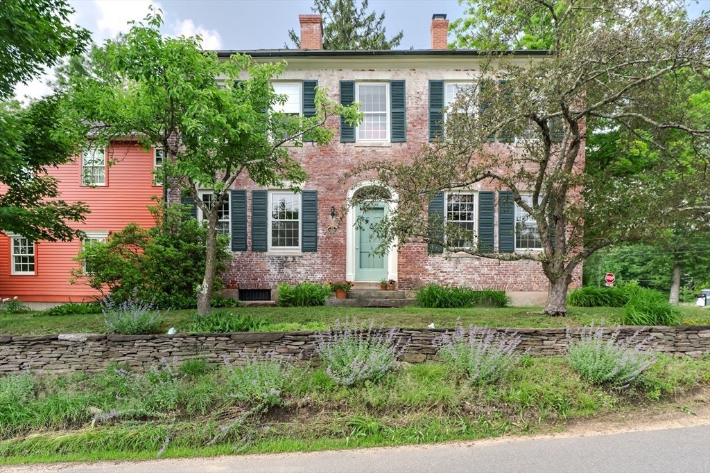 Exterior, Facade, Brick Facade, Georgian